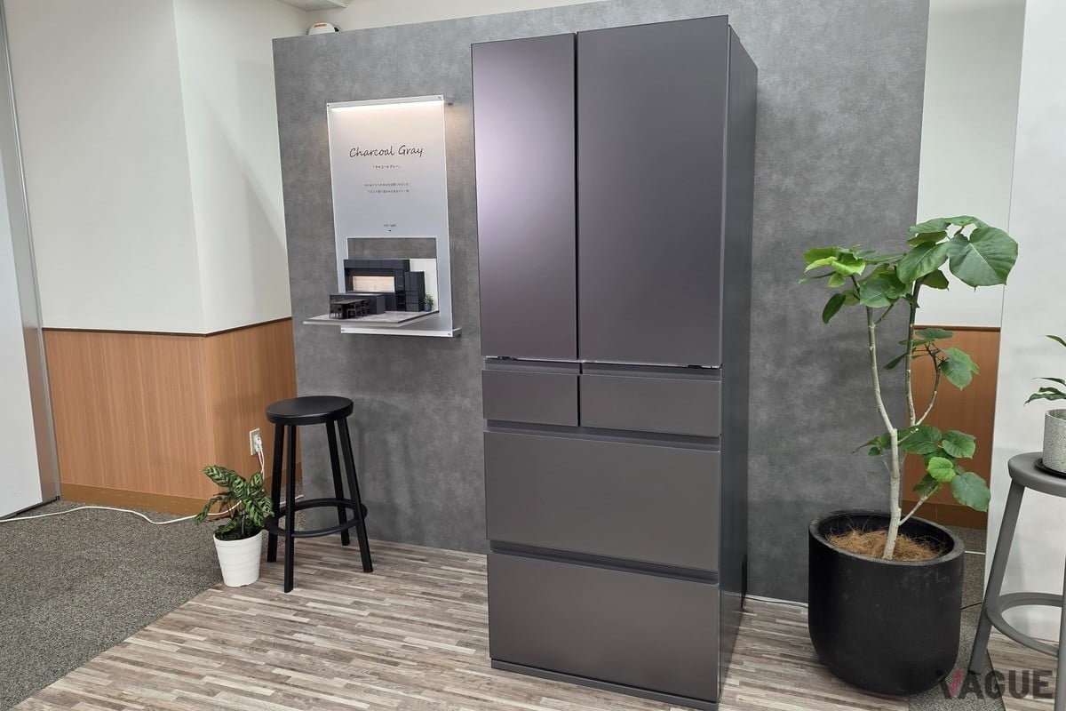 日立の冷蔵庫は冷凍全盛の時代に“見せないデザイン”で戦う!? 生活の理想形を示す「プレミアム」の姿とは