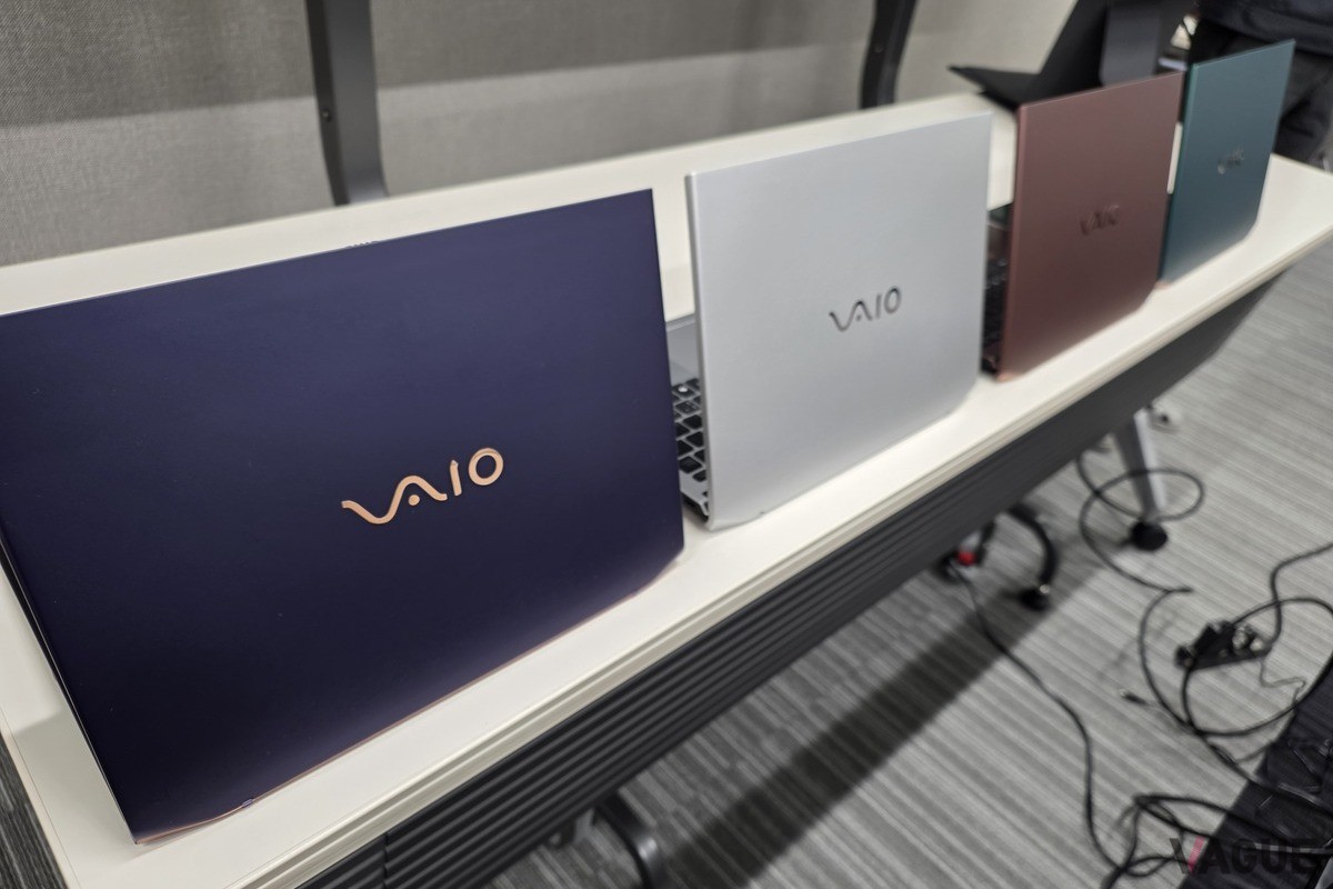 VAIO SX14-Rの実機。「朝、PCを開いた瞬間に気分が上がる」ようなデザインや質感は、従業員のモチベーション向上に直結する重要な要素だ