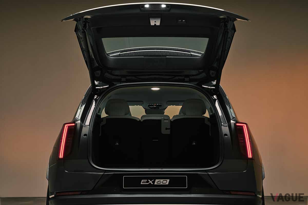 世界初公開されたボルボ新型「EX60」