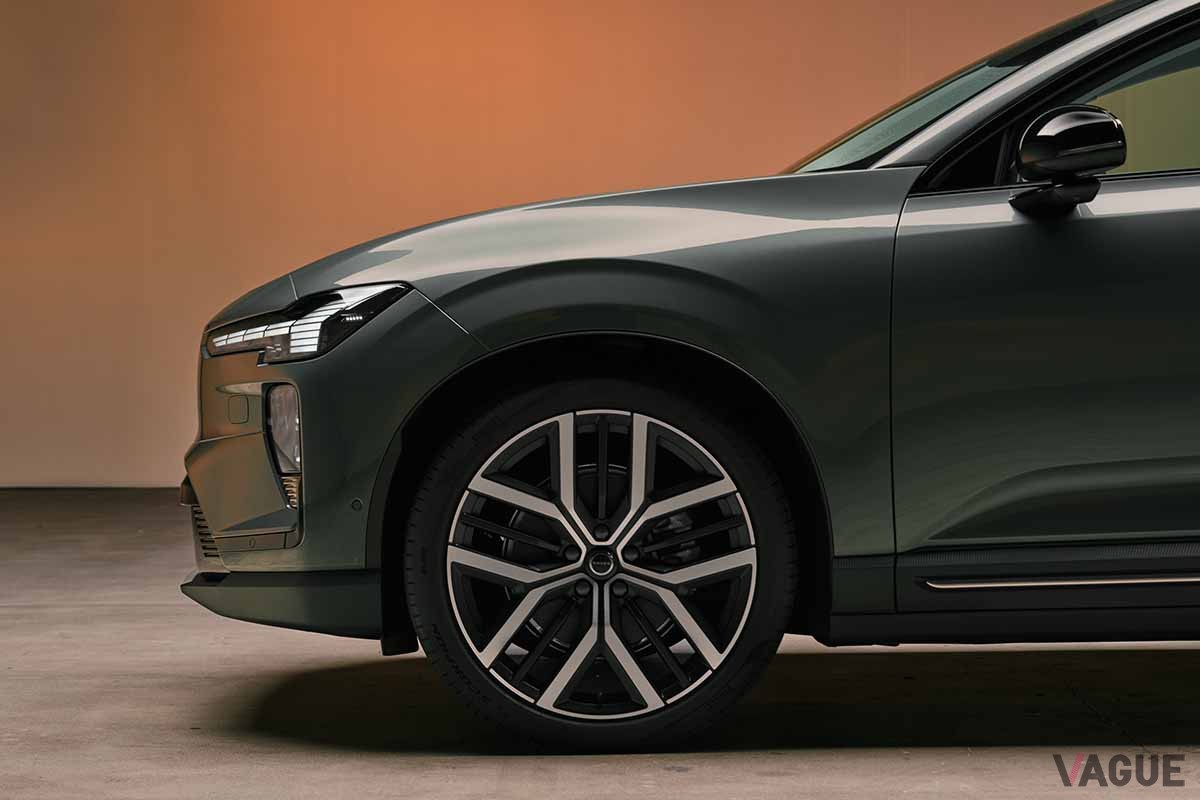 世界初公開されたボルボ新型「EX60」