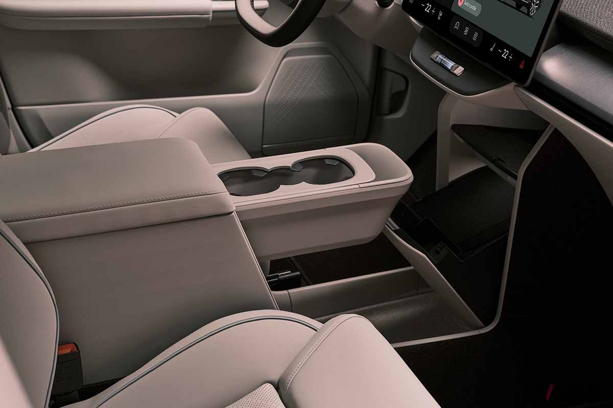 世界初公開されたボルボ新型「EX60」