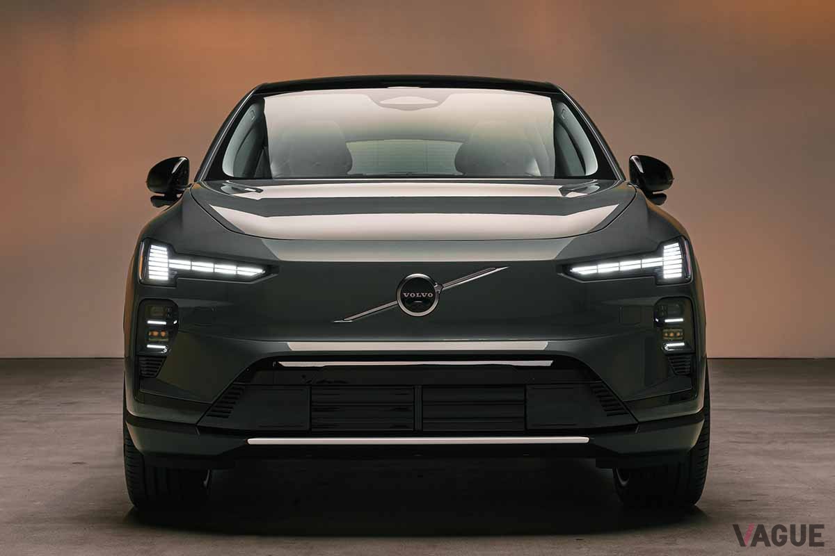 世界初公開されたボルボ新型「EX60」