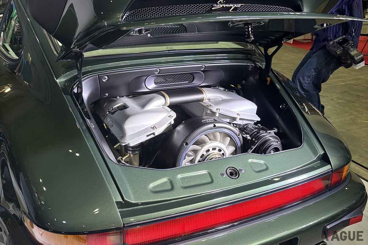 東京オートサロン2026に初出展、コーンズ・モータースのブースに展示された「ポルシェ911 リイマジンドbyシンガー」