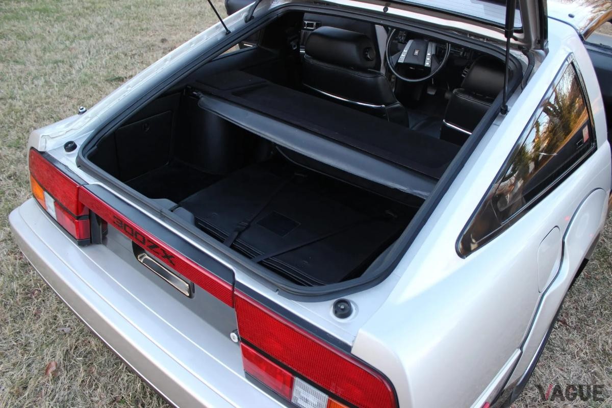 オークションに出品された1984年式の日産「300ZX ターボ」50周年記念モデル