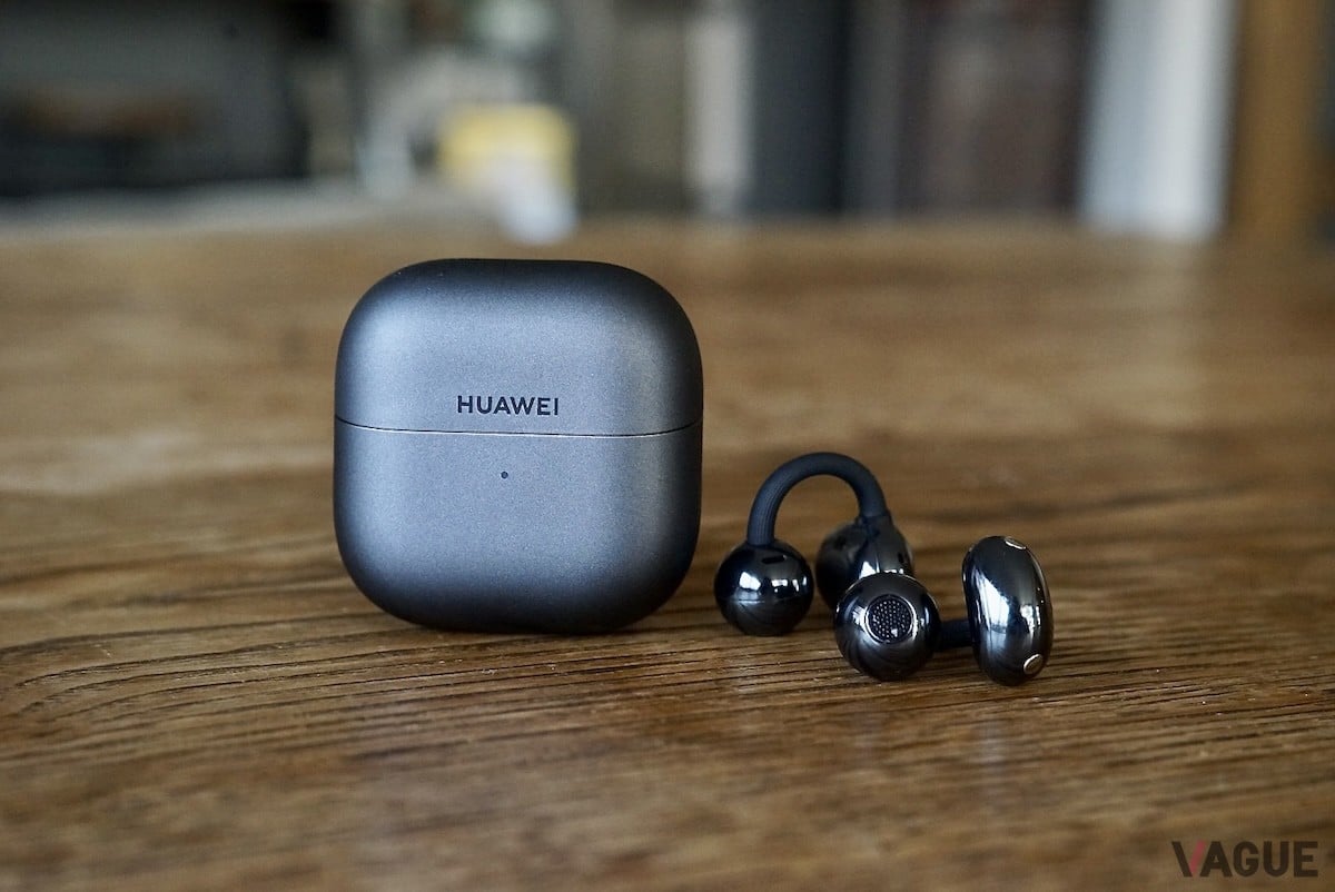 ケースはミニマルでマットな質感。前作「HUAWEI FreeClip」からさらにコンパクトになり、重さはケースが約 37.8g、イヤホンは5.1gと付けているのを忘れるほど。