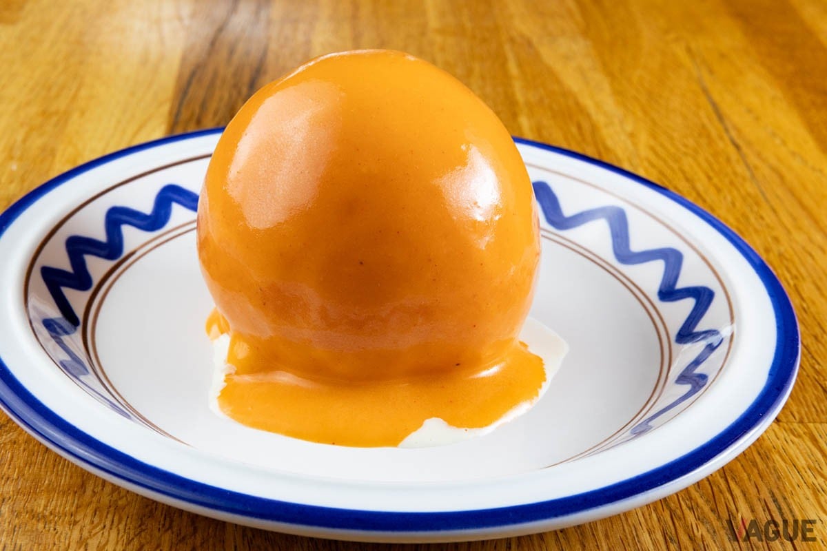 トマトを半分にカットすると、中から”サラダ”が出てきます。カットをするのが楽しみなサラダに、ホイルを開けると出てくるハンバーグ。どちらもつばめグリルらしさを感じるメニューです。