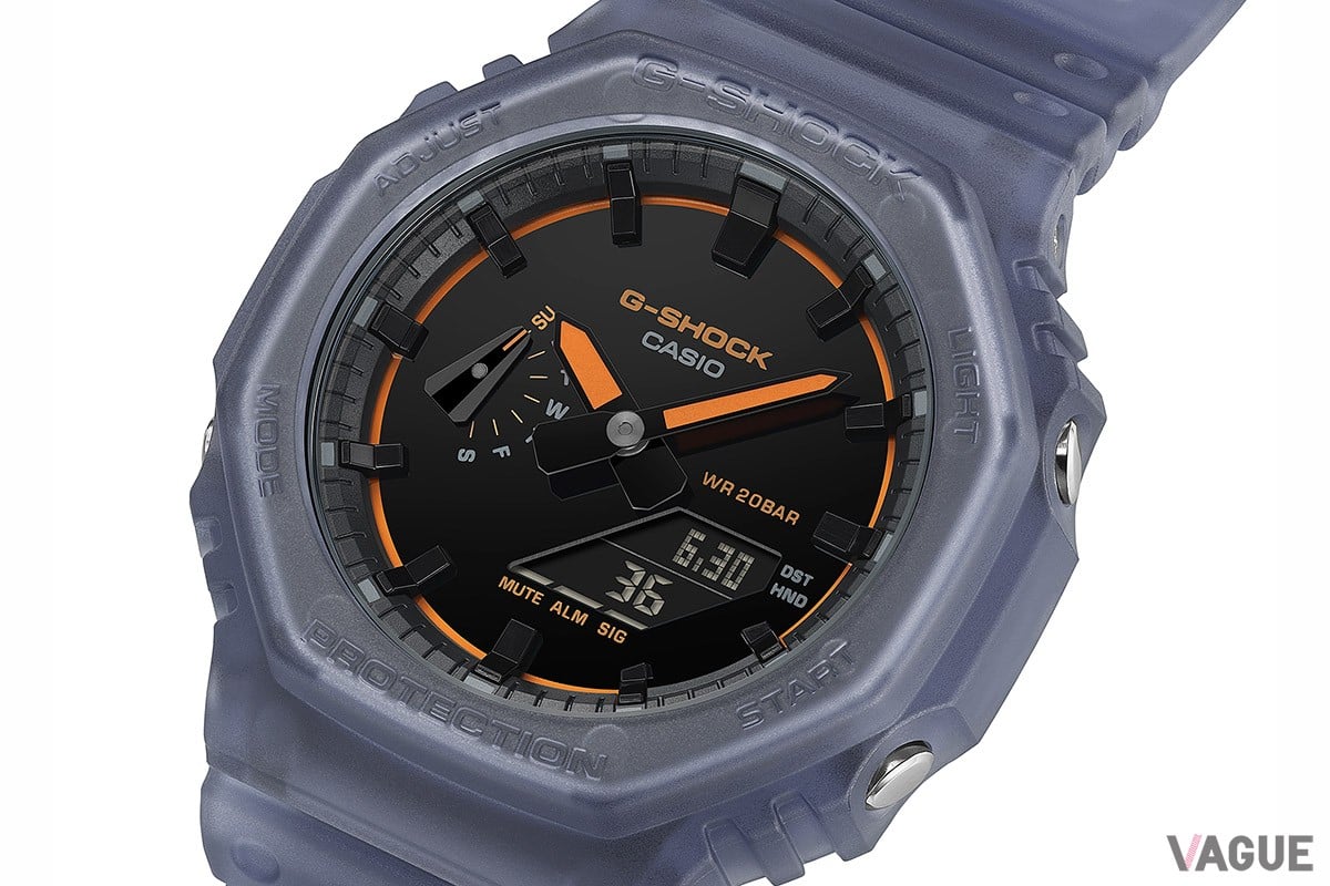 深いブラックダイヤルゆえにアクセントカラーが鮮明に映える