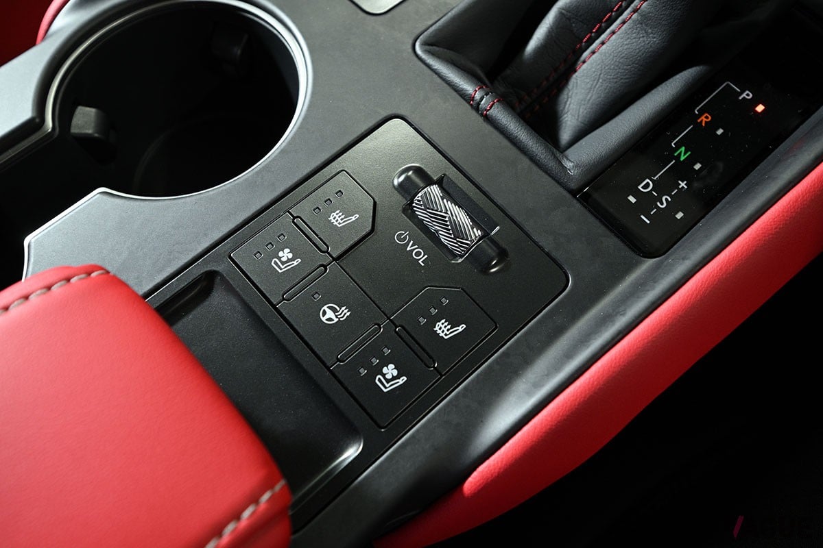 レクサス新型「IS300h」