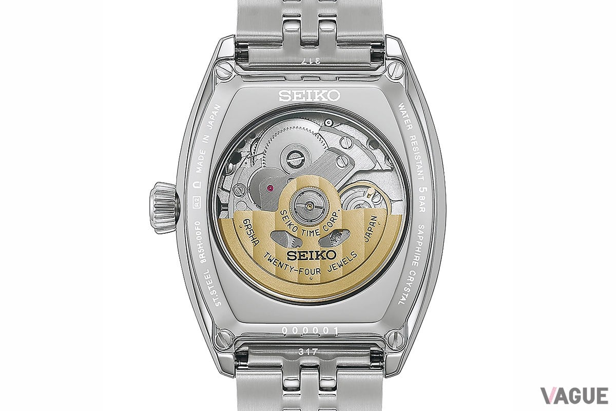 シースルーバックからは72時間のロングパワーリザーブを誇るキャリバー6R5Hの姿をのぞかせる