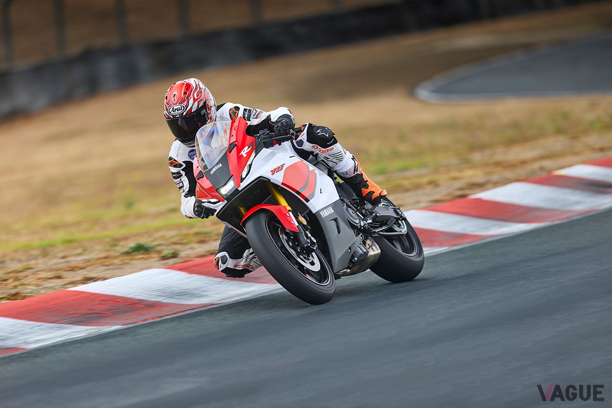 ヤマハ創立70周年の記念カラーをまとった「YZF-R7」