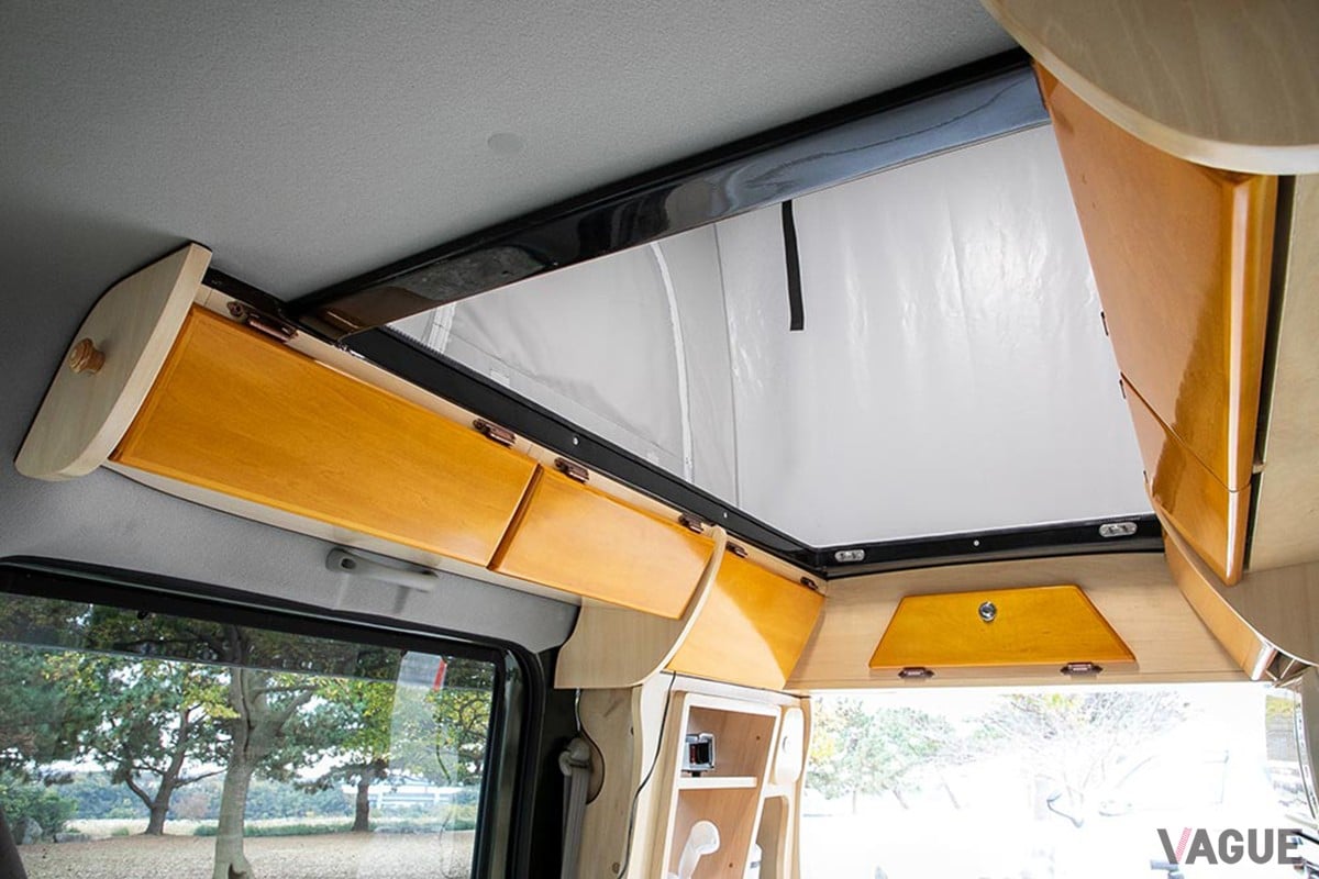 オーバーヘッドキャビネット