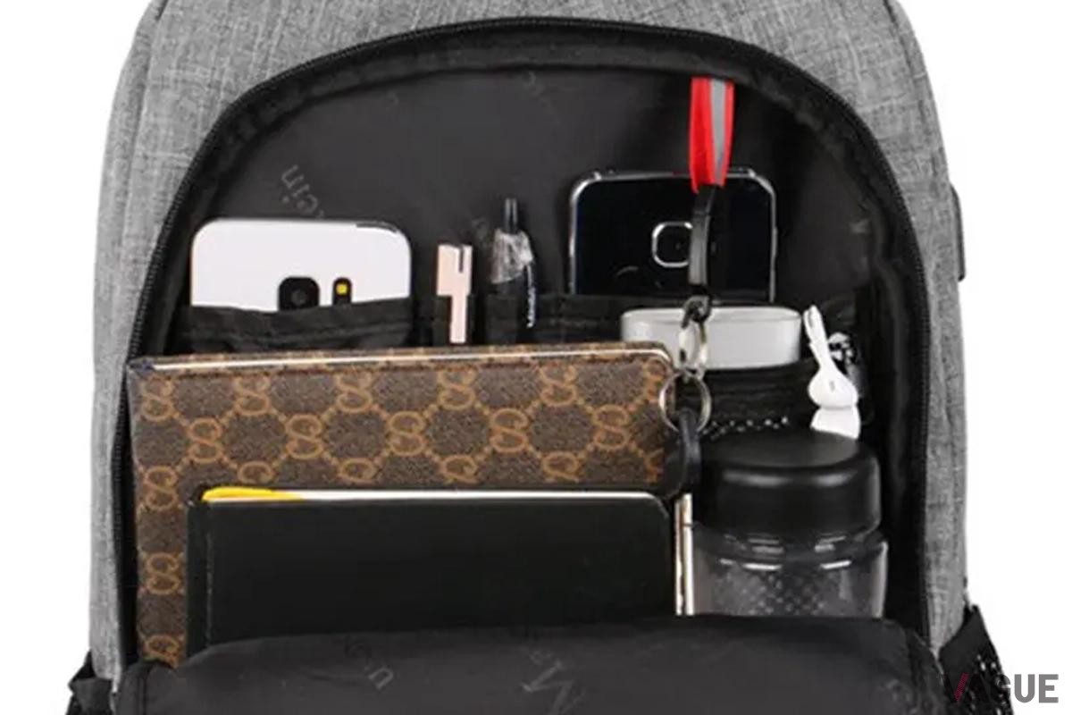 フロントコンパートメントには多くのポケット、ペンポケット、キーホルダーフックが付属