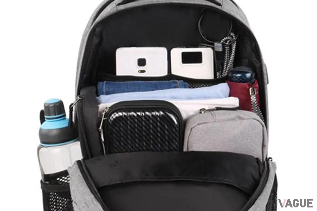 日常使う必需品やお気に入りのガジェットを収納できる広々としたスペース