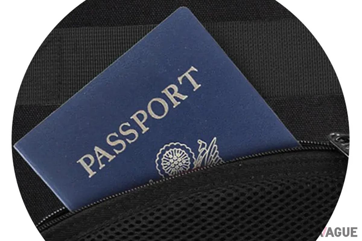 背面に隠し盗難防止ポケットが付いているので、貴重品を盗難から守る