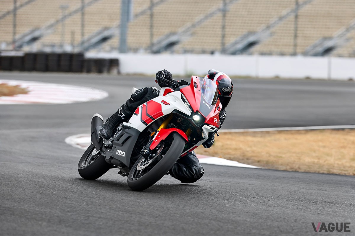 ヤマハ創立70周年の記念カラーをまとった「YZF-R3」
