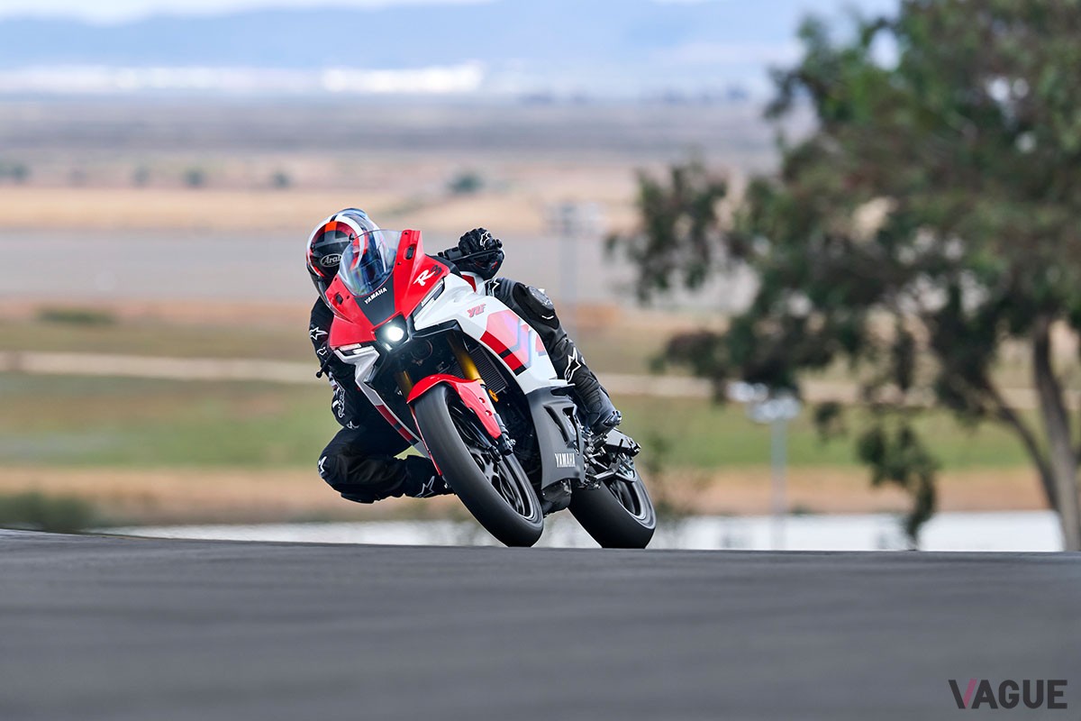 ヤマハ創立70周年の記念カラーをまとった「YZF-R3」