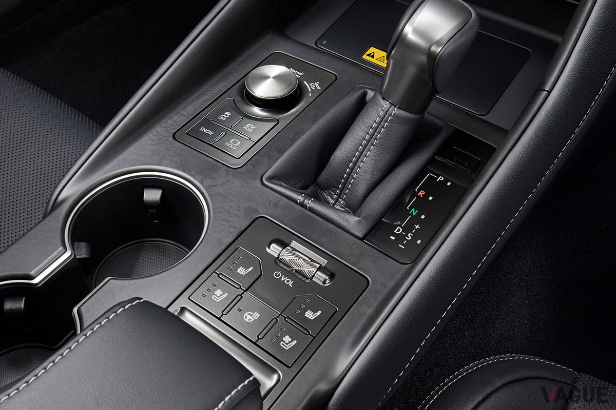 レクサス新型「IS300h」