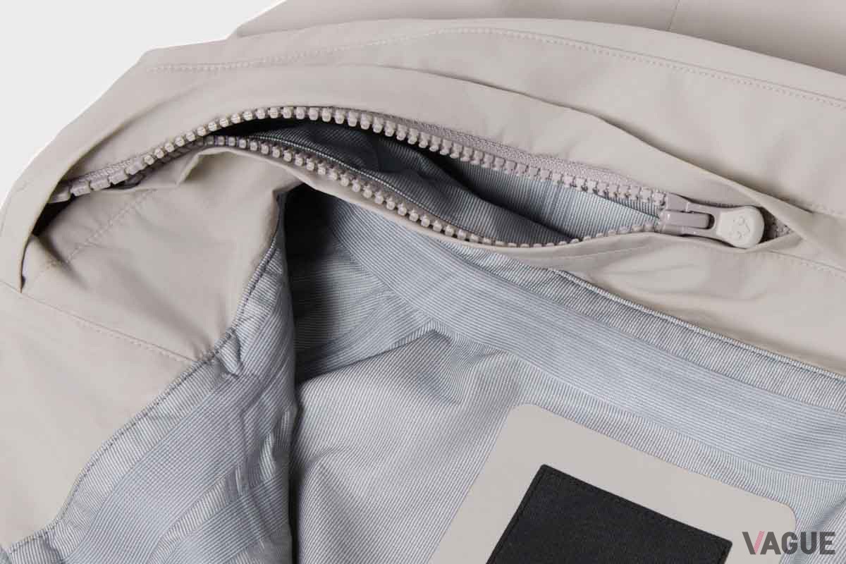 HARD SHELL JACKET“CREAS”-L：6万500円