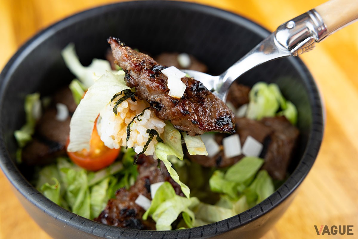 赤身肉なので脂控えめ、だけれど旨みはしっかり。レタスのシャキシャキといいバランス