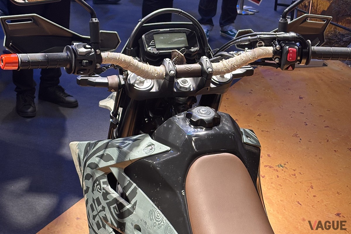 モンスターハンターワイルズとコラボしたスズキ「DR-Z4S」