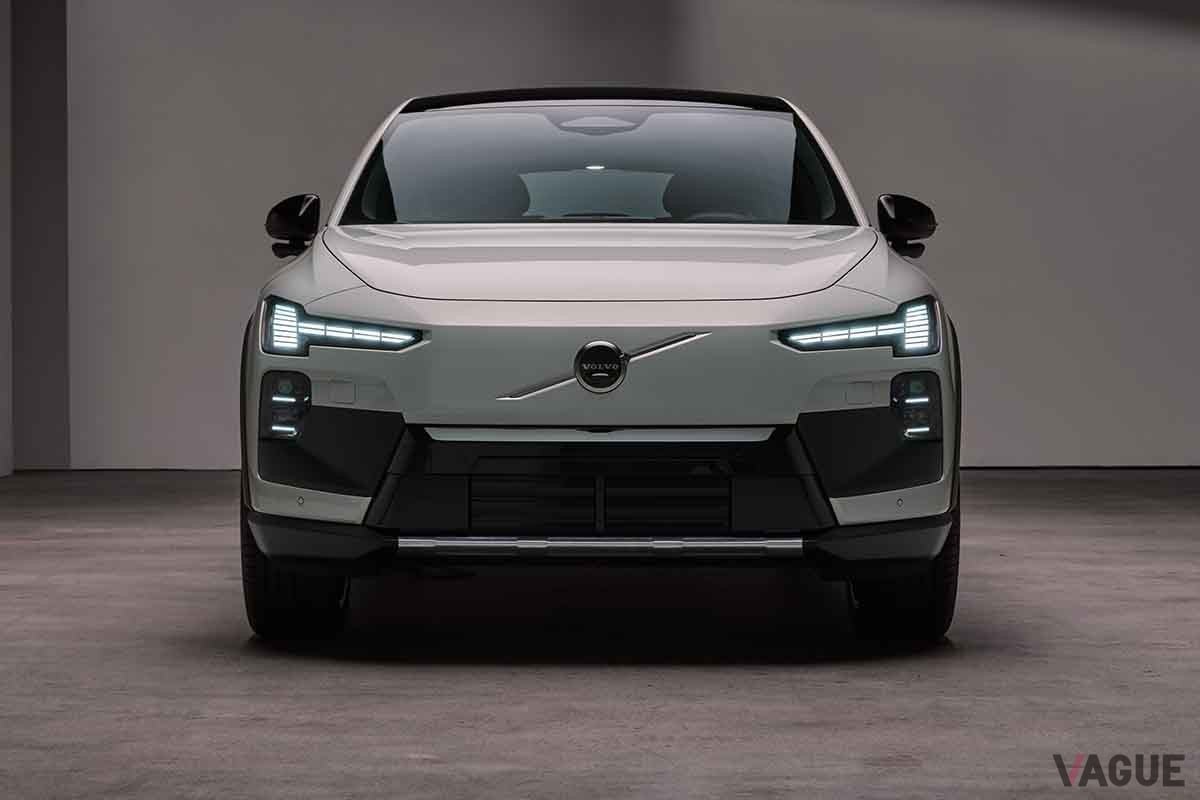 世界初公開されたボルボ新型「EX60クロスカントリー」