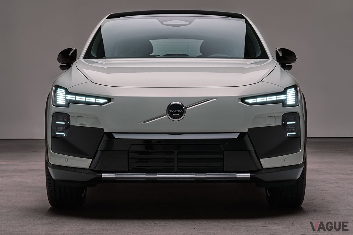 世界初公開されたボルボ新型「EX60クロスカントリー」