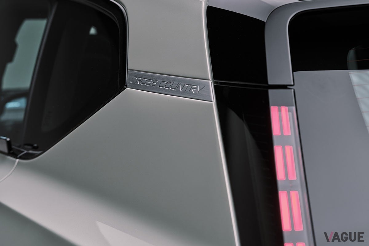 世界初公開されたボルボ新型「EX60クロスカントリー」