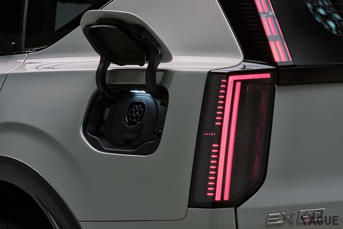 世界初公開されたボルボ新型「EX60クロスカントリー」