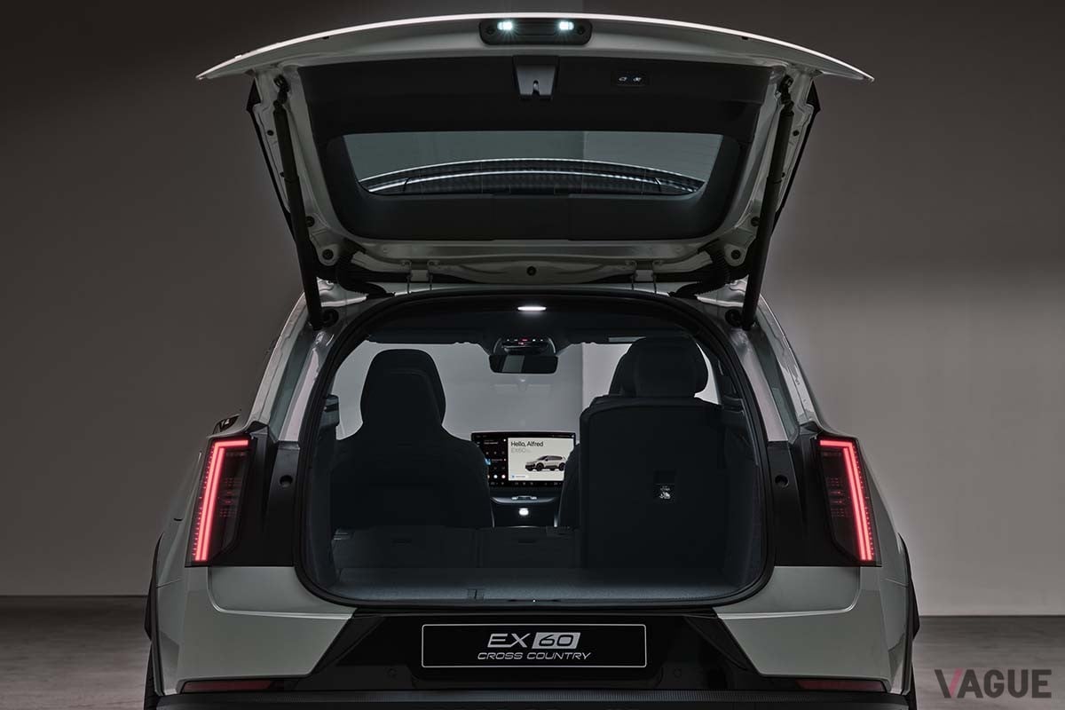 世界初公開されたボルボ新型「EX60クロスカントリー」