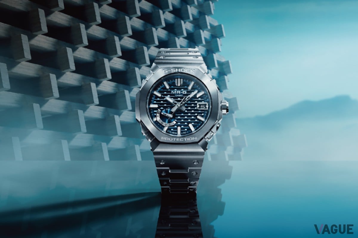 G-SHOCK最上位シリーズ「MR-G」の新作として、釘などを使わない日本の伝統的建築技法「木組」を表現したダイヤルを伝統色「縹色（はなだいろ）」で染めた深みのある一本が誕生。