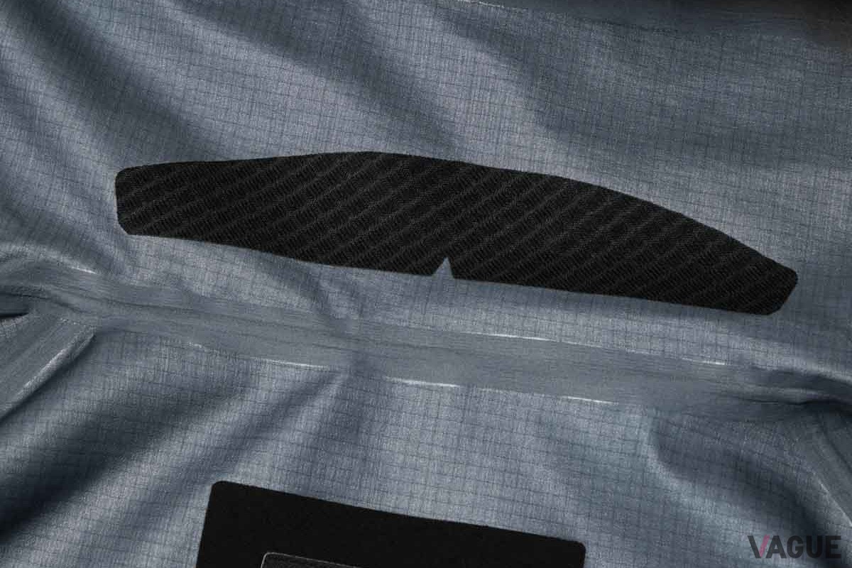 HARD SHELL JACKET“GORE-TEX PRO CREAS”：12万1000円