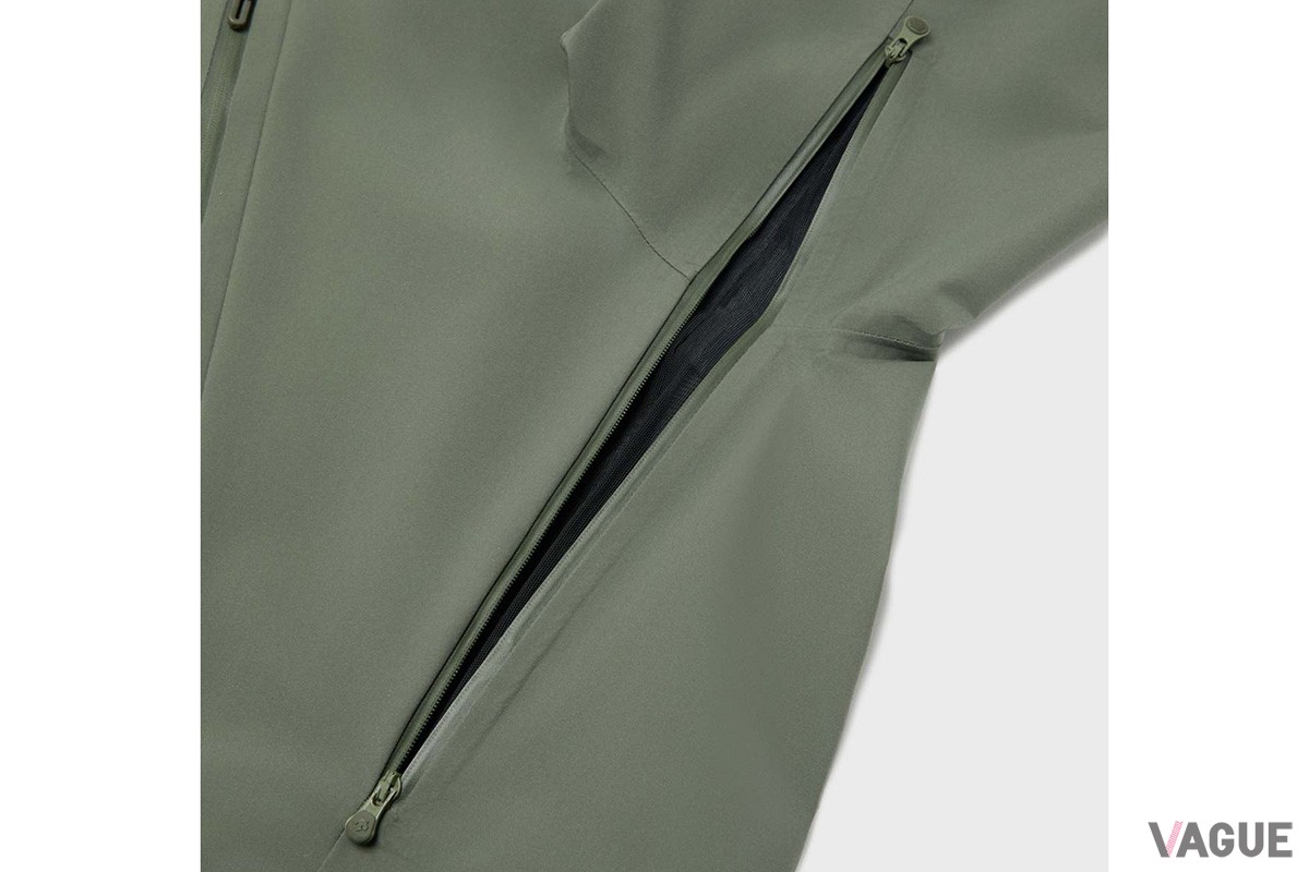 HARD SHELL JACKET“CREAS”：6万500円