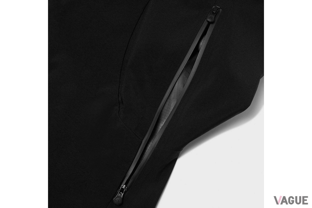 HARD SHELL JACKET“GORE-TEX PRO CREAS”：12万1000円