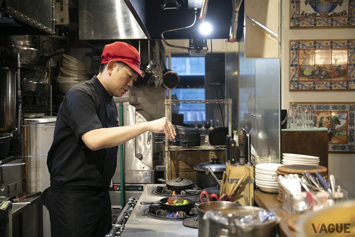 店内や松屋銀座、弊社サイト内ショップなどで冷凍料理『湯せんdeレストラン」を販売しています。湯せん調理でご自宅でもぜひ」（5代目代表の竹田大作さん）