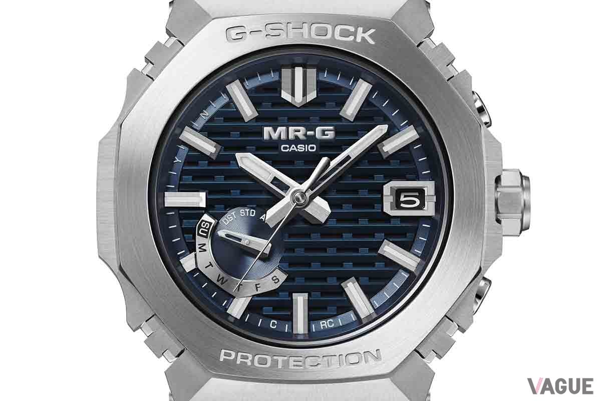 「縹色」ダイヤルは「MR-G」の製造拠点である山形県の五重塔が朝霧に包まれるイメージ。端正なデザインにブランドそのものへのオマージュを秘めている。