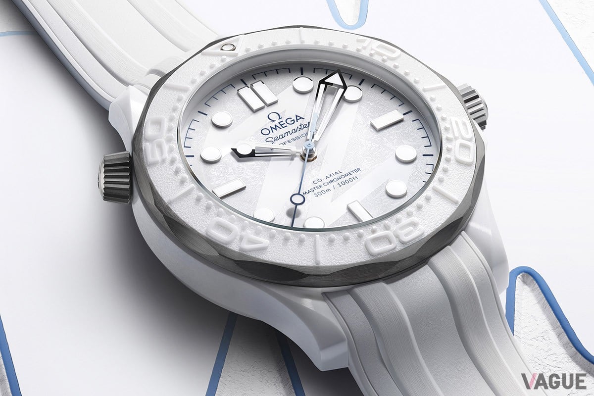 オメガが公式タイムキーパーを務めるミラノ・コルティナ2026記念モデルは、ずばり冬と雪をイメージした純白モデルに。