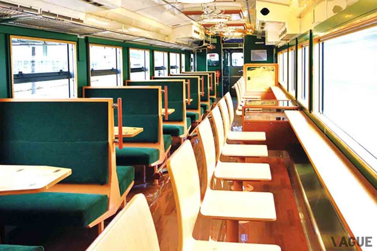 「べるもんた」の車内