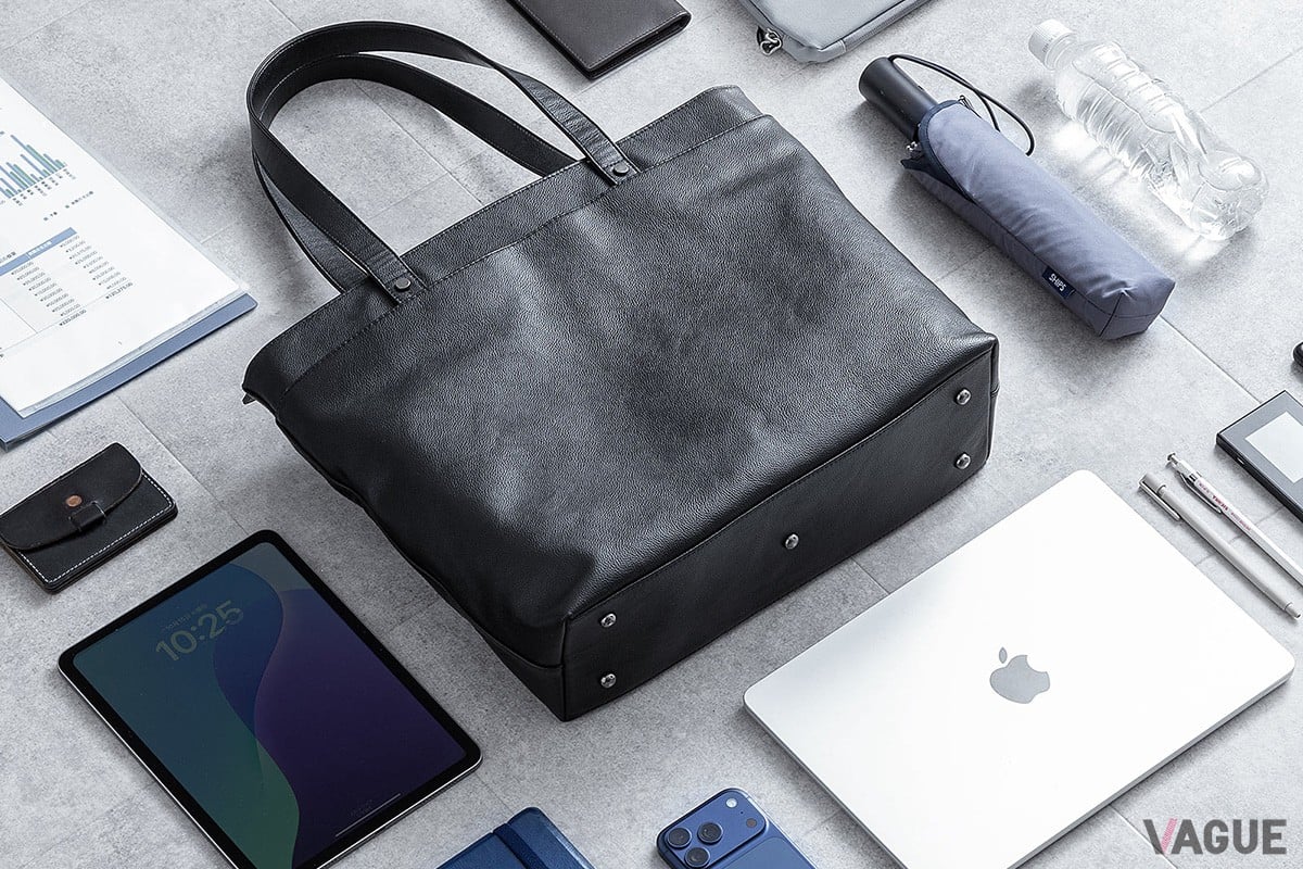 「牛本革×シュリンクレザー」による上質な風合いと高級感！ 毎日の荷物をスマートに収納できオンオフ兼用で使える“実用派トートバッグ”の魅力とは