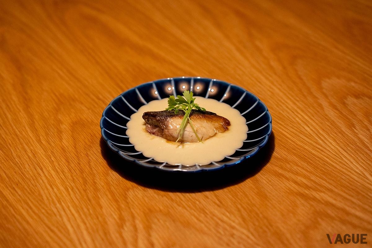 サワラのソテー（西京味噌の白ワインソース）
