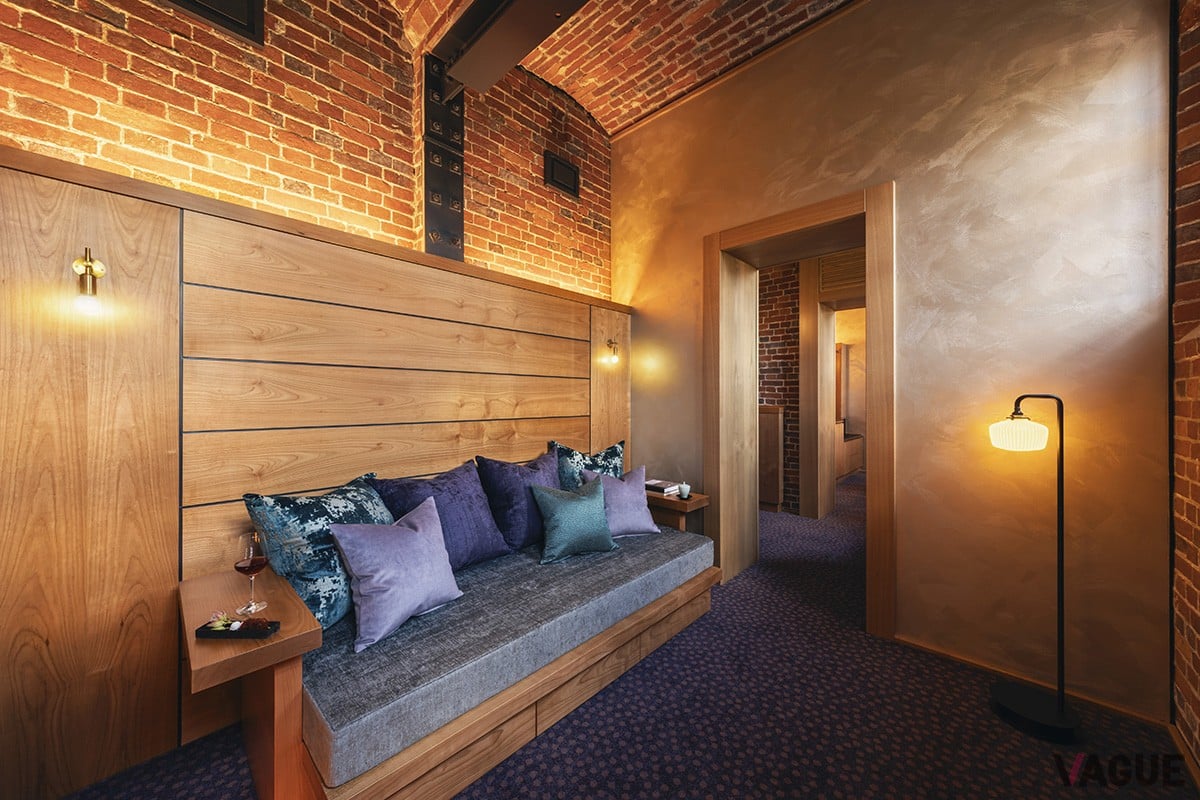 独居房という最小単位の空間を10房分、繋ぎ合わせた贅沢な造り