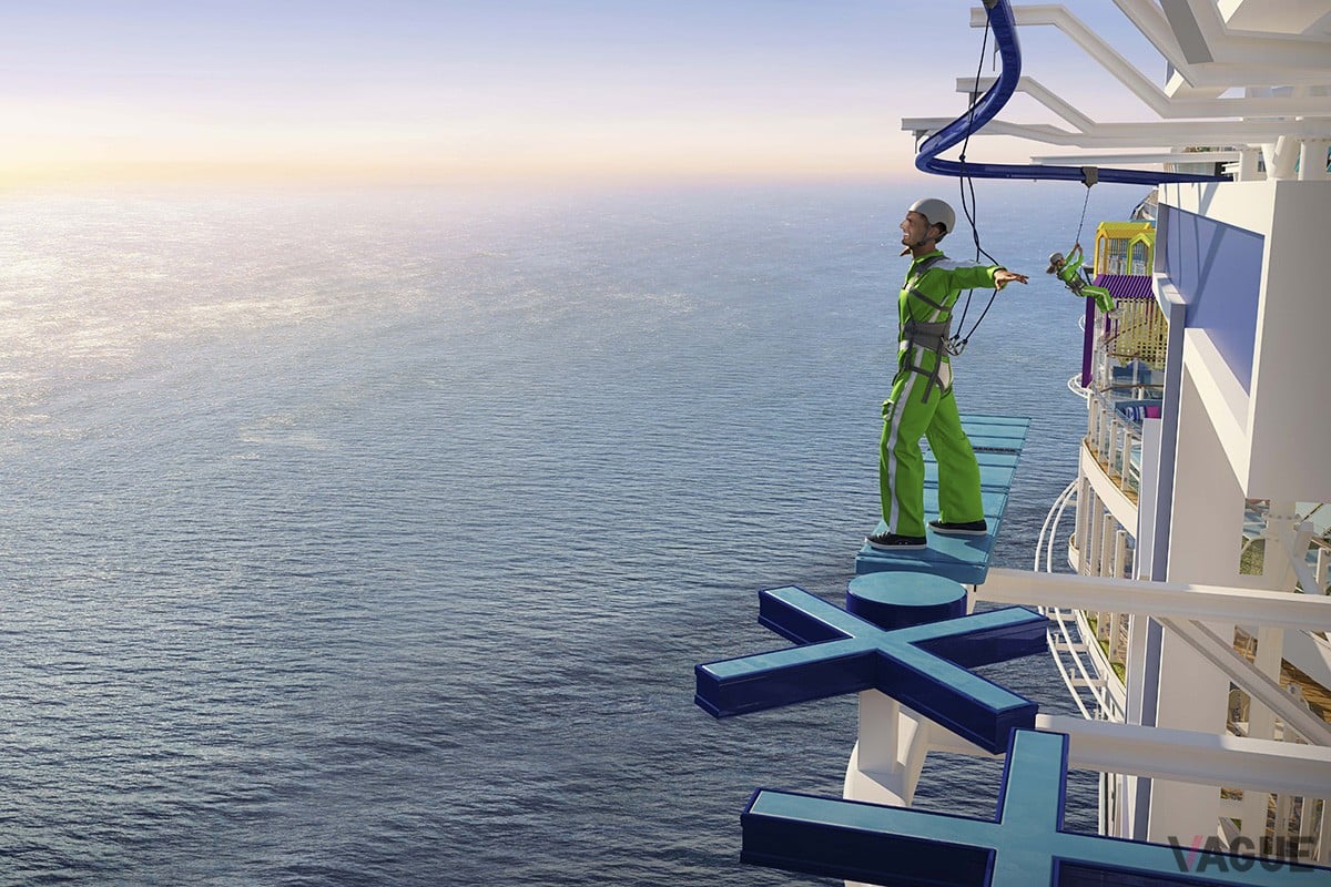 スリル満点の洋上アスレチック「クラウンズエッジ」
