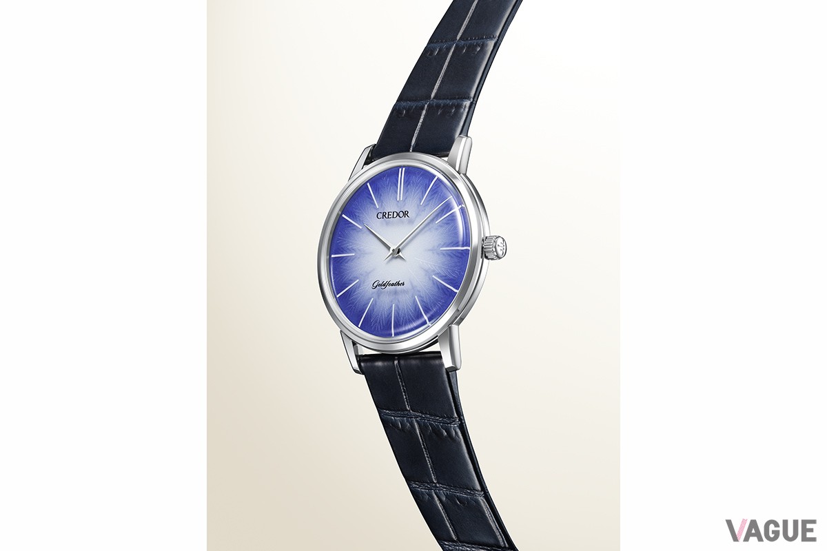 繊細なカーブを描くダイヤル形状は一度仕上がりよりも大きなサイズで作られたのちに丁寧に削ることでできあがる。