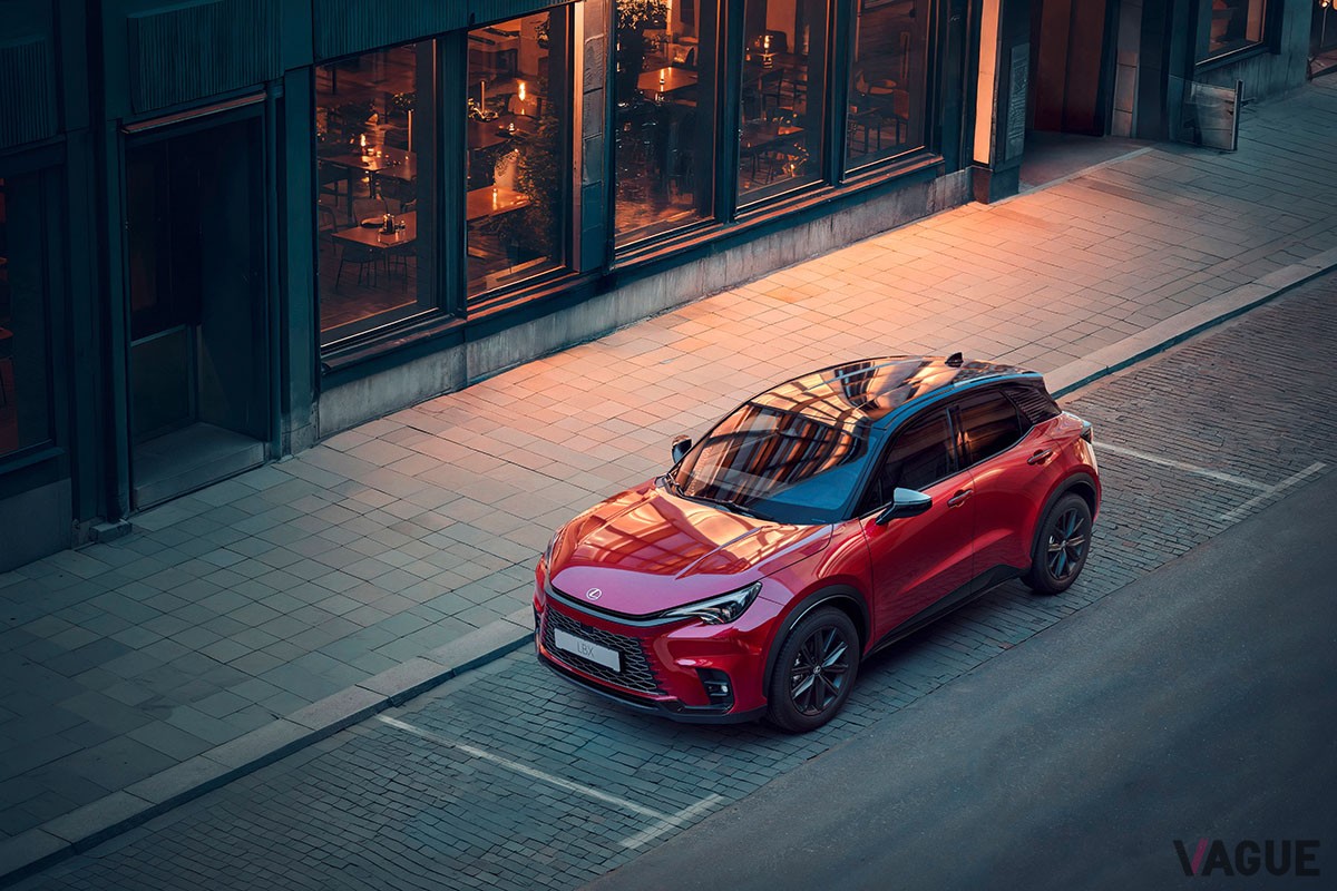 レクサス「LBX」の欧州市場向け特別仕様車「バイブラントエディション」