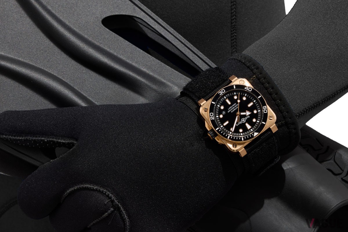 四角の中に丸というブランド象徴するデザインコードは本作でも健在