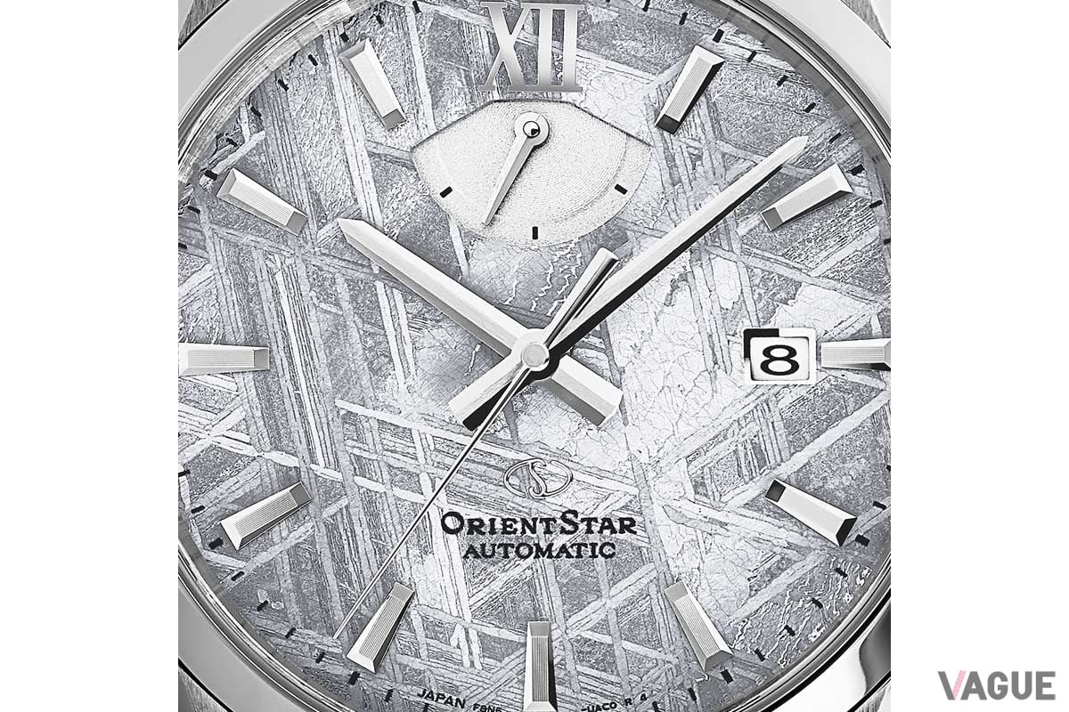 メテオライトダイヤルは１点ずつ結晶の模様が異なり、それぞれが唯一無二の個性を持っている