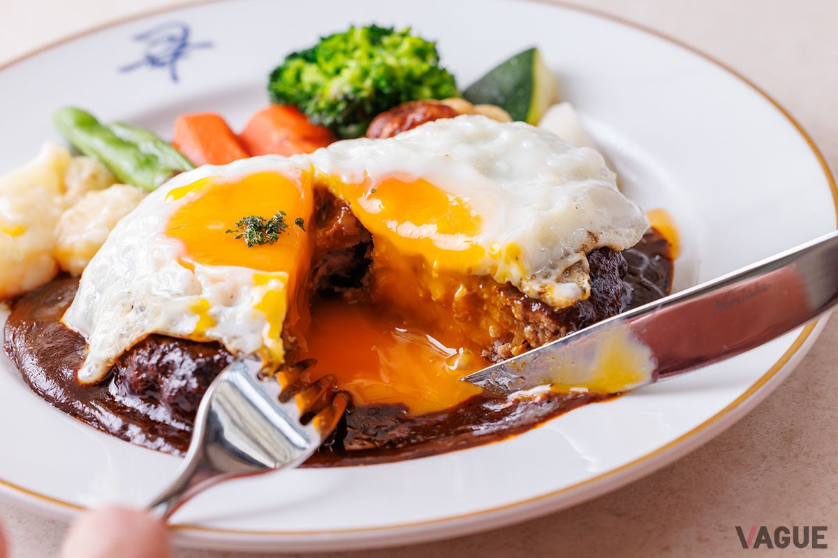 トロットロの目玉焼きとハンバーグがよく合う