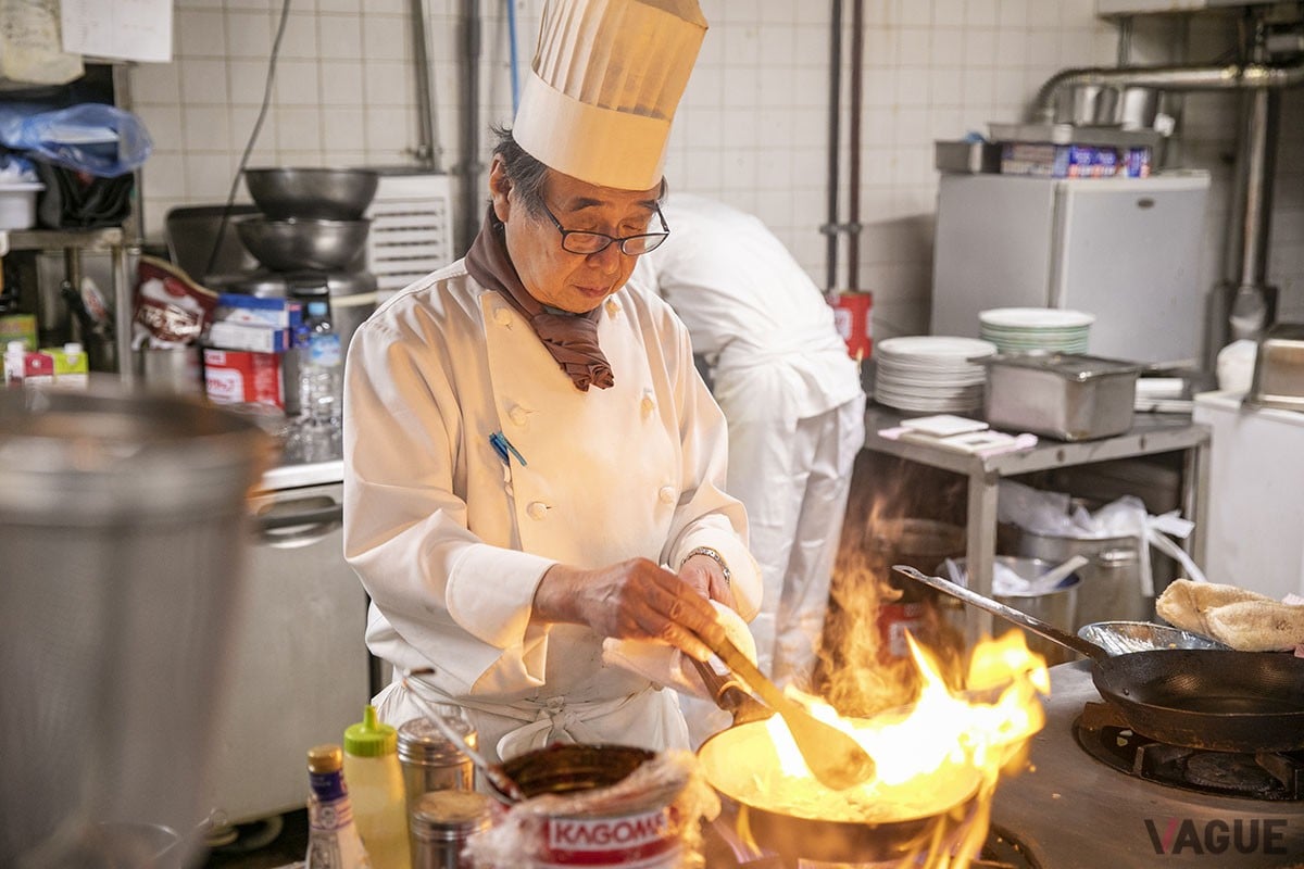 「宴会などの場合、昭和の洋食から、鴨や鹿のジビエなどを用いたフレンチもお出ししています。ワインの種類も豊富ですよ」(店長の小林さん)