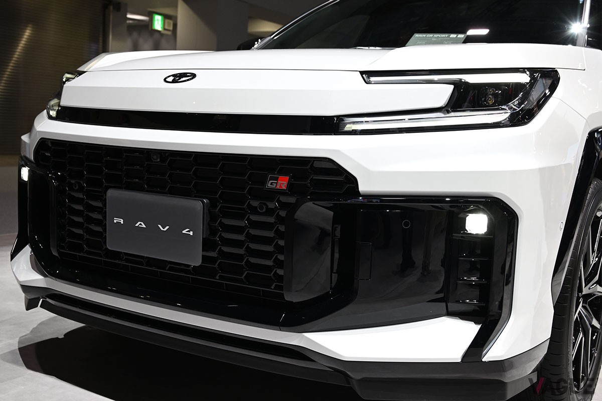 トヨタ新型「RAV4 GRスポーツ」