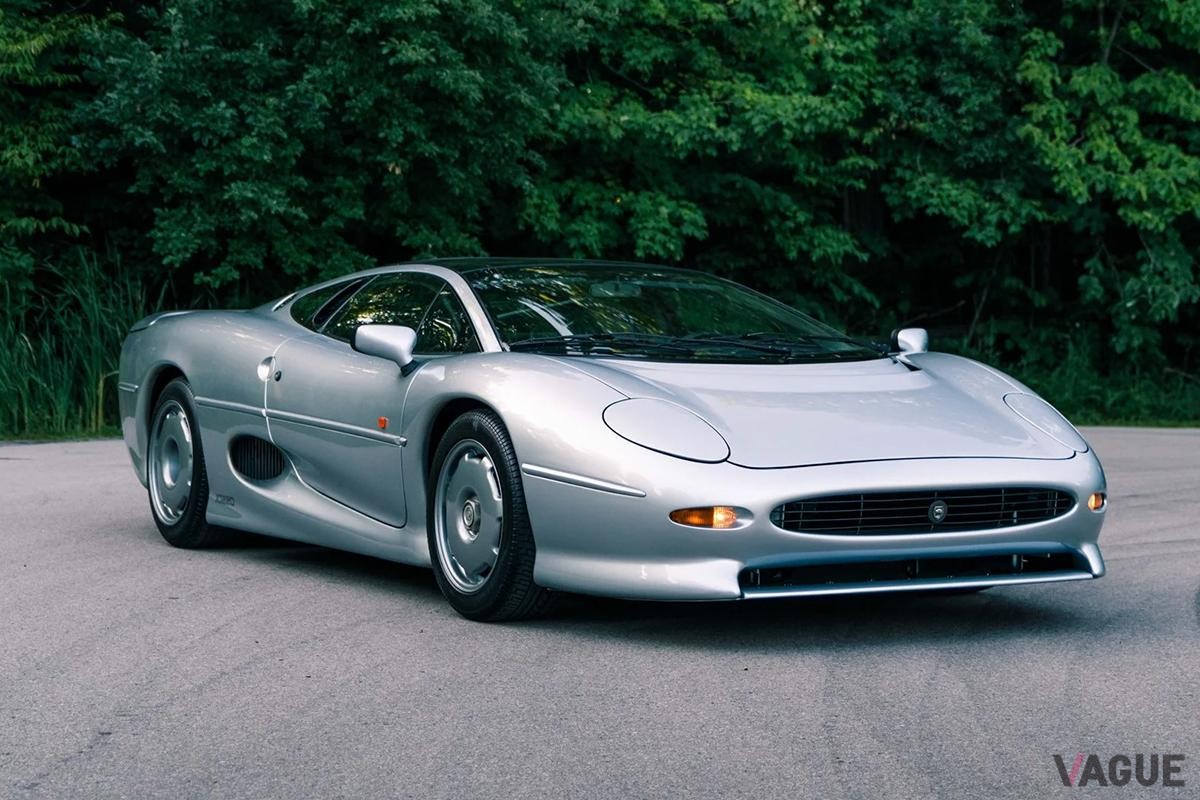 オークションに出品、落札された1993年式ジャガー「XJ220」(c)BROAD ARROW Auctions