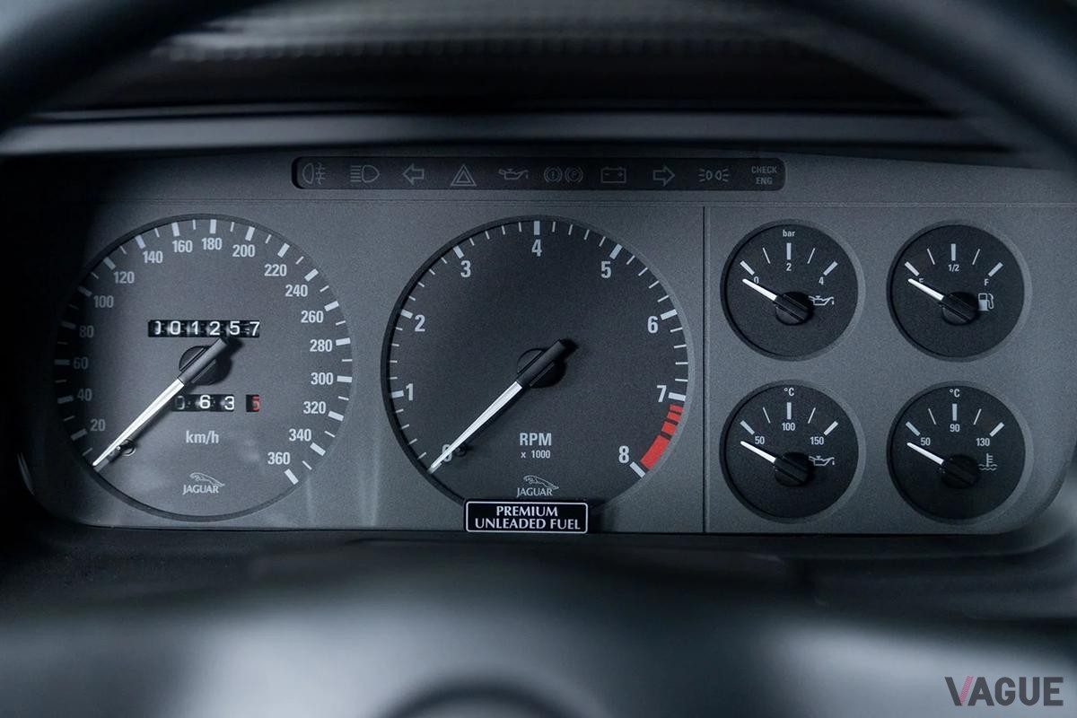 オークションに出品、落札された1993年式ジャガー「XJ220」(c)BROAD ARROW Auctions